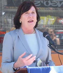 Diane-Speaking.jpg